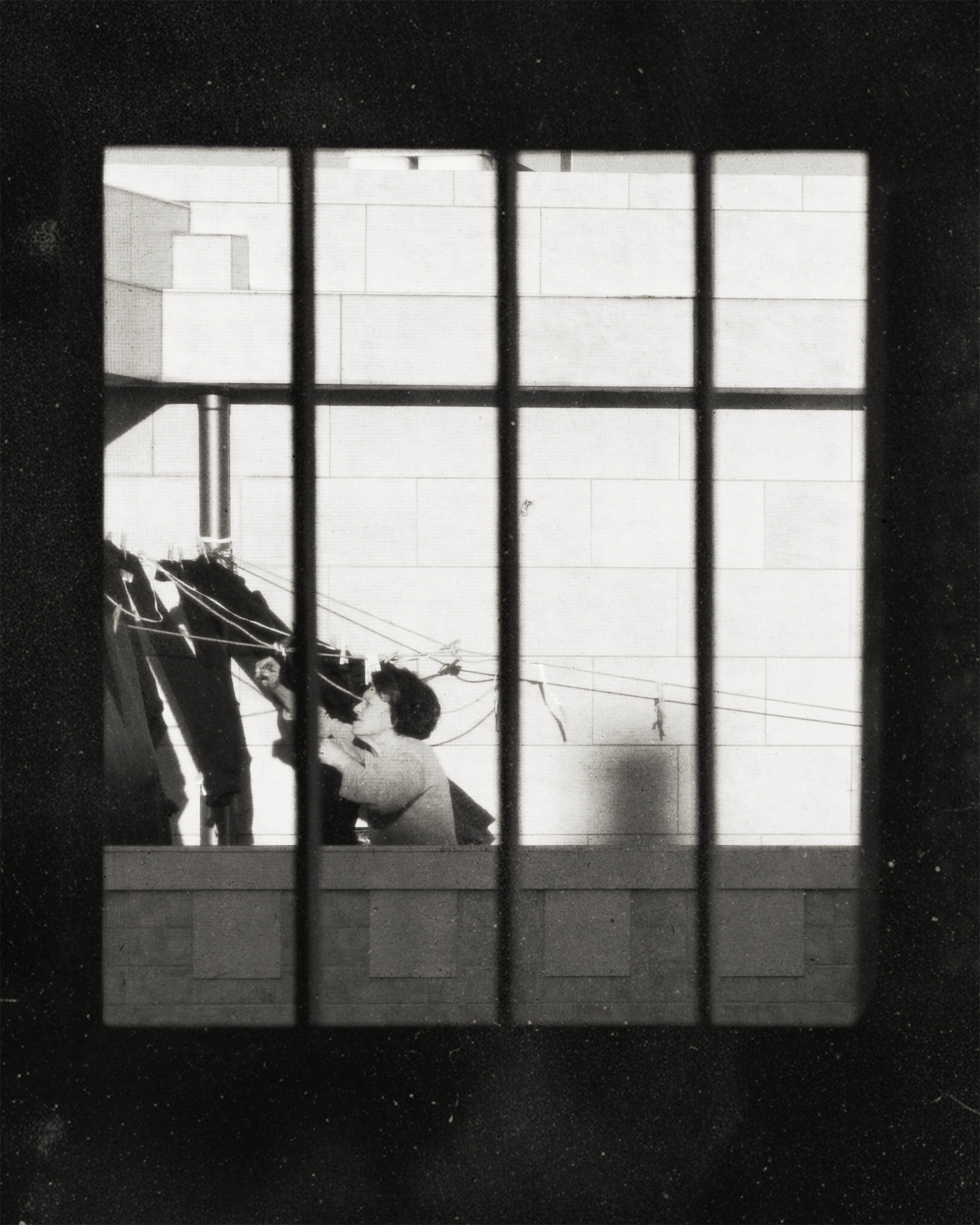 Life happens just beyond the glass. One person, a clothesline, a wall of light â a gesture so ordinary it becomes sacred. The frame doesnât contain it. It just holds it still for a moment.
#everydaylife #filmphotography #blackandwhitephotography #streetphotography #windowview