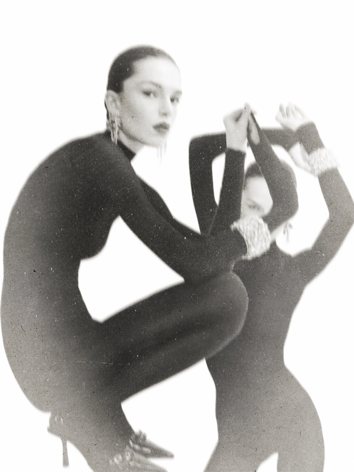Two bodies, one movement.
The film grain doesnât soften them. It makes them harder to look away from.
#dancephotography #filmphotography #blackandwhitephotography #eyesopentalent #eogenerations